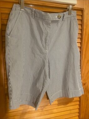 Lands' End Women's Blue & White sear sucker Pinstripe Bermuda Shorts 10